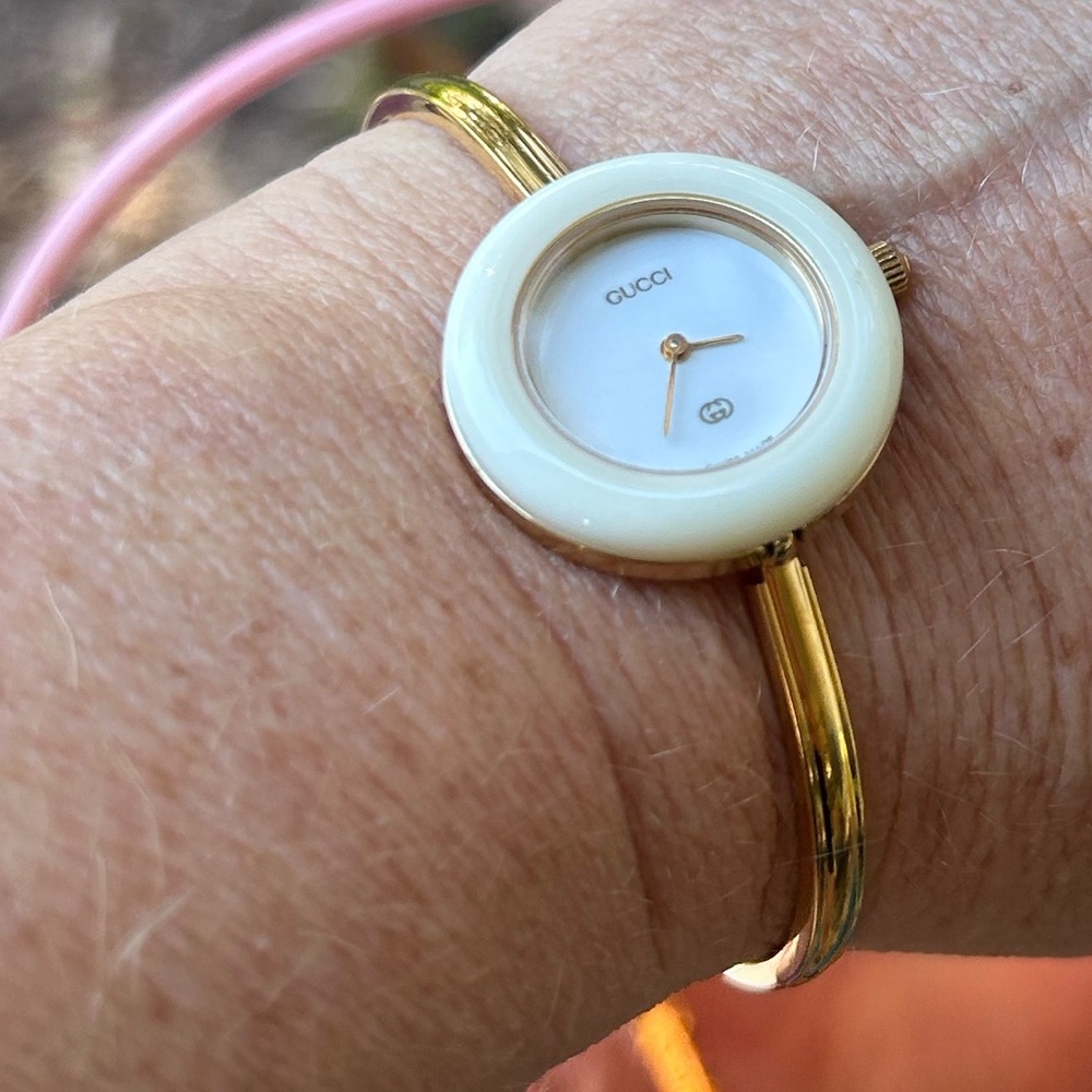 - GUCCI LUXURY Vintage14k Gold Plated Quartz Swiss made bracelet watch - Picture 5 of 6